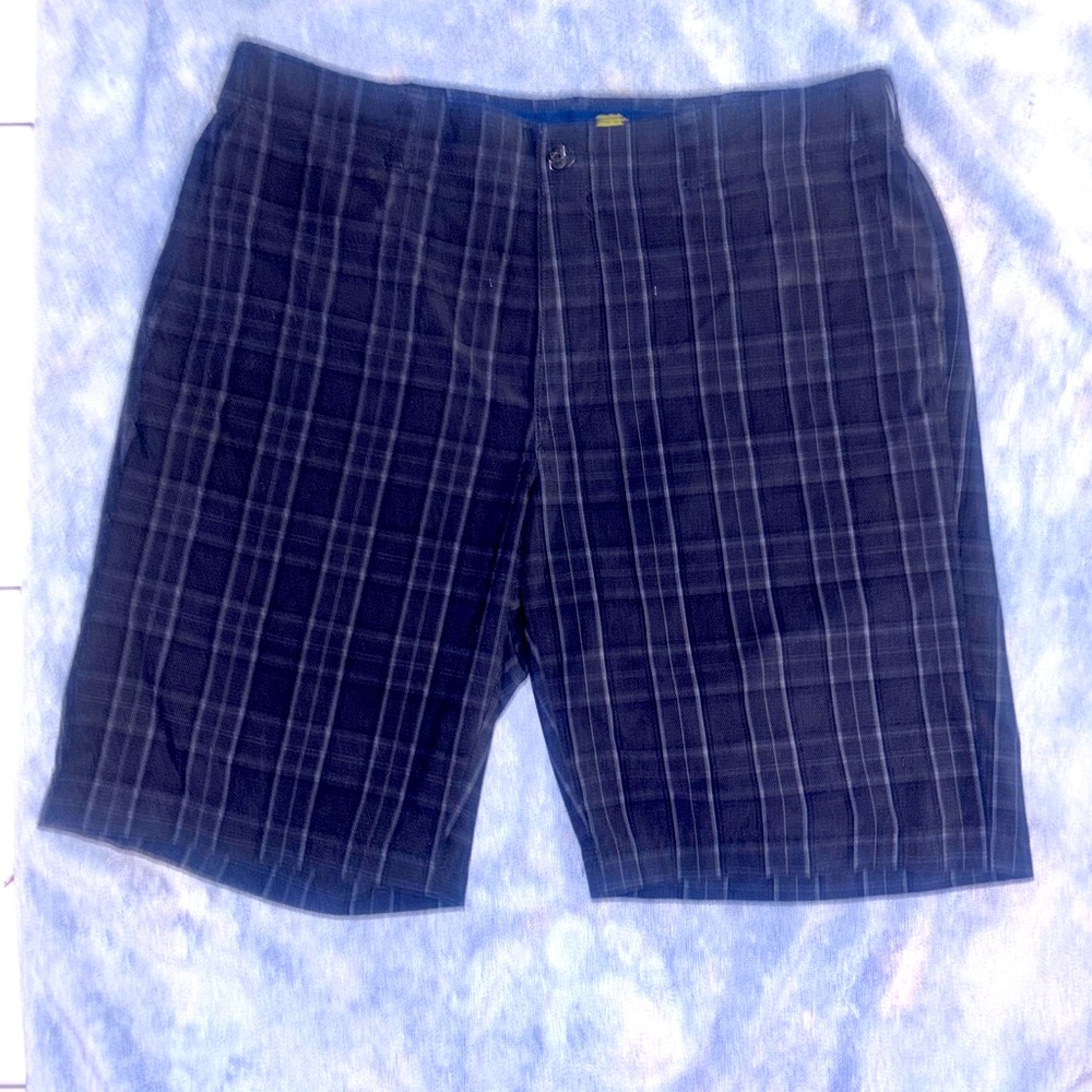 Jack Niklaus size 34 casual golf shorts